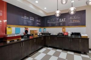 Kuchyň nebo kuchyňský kout v ubytování Hampton Inn Marshall