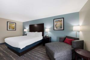 Postel nebo postele na pokoji v ubytování Hampton Inn Marshall