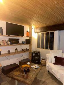 a living room with a couch and a table at Appartement 5 personnes-1 chambre- Longefoy-Montalbert - La plagne in Aime-La Plagne