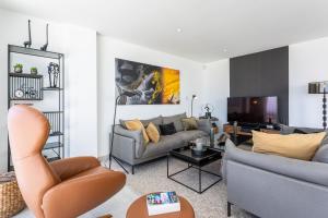 Część wypoczynkowa w obiekcie Penthouse Lord of Mijas , Sea View 6P, Casa Banderas, D23A