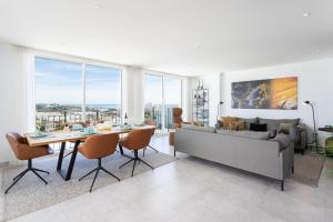 Część wypoczynkowa w obiekcie Penthouse Lord of Mijas , Sea View 6P, Casa Banderas, D23A