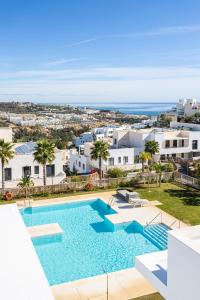 Basen w obiekcie Penthouse Lord of Mijas , Sea View 6P, Casa Banderas, D23A lub w pobliżu