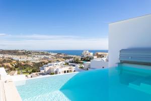 Basen w obiekcie Penthouse Lord of Mijas , Sea View 6P, Casa Banderas, D23A lub w pobliżu
