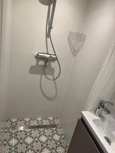 a bathroom with a shower and a sink at De Haarlemse Logeerkamer in Haarlem