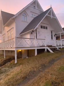 Fotografie z fotogalerie ubytování Nydelig landsted på vakre Nesland i Lofoten v destinaci Kvalvik