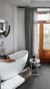 Posezení v ubytování Redrum Tbilisi Boutique Hotel