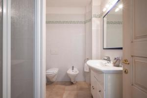 A bathroom at Ombra Verde Residence e B&B