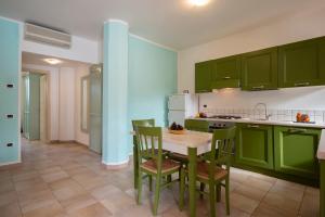 A kitchen or kitchenette at Ombra Verde Residence e B&B