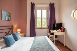 A bed or beds in a room at Ombra Verde Residence e B&B