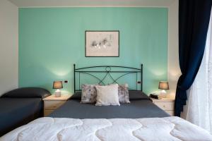 A bed or beds in a room at Ombra Verde Residence e B&B