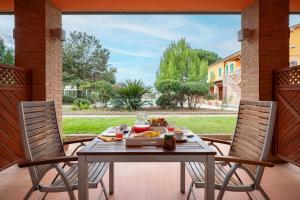 A garden outside Ombra Verde Residence e B&B