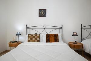 A bed or beds in a room at Ombra Verde Residence e B&B