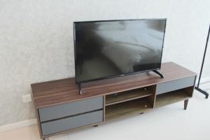 Μια τηλεόραση ή/και κέντρο ψυχαγωγίας στο Sausana Suites D' Bliss