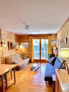 Χώρος καθιστικού στο Studio centre station AURON 4 personnes WIFI