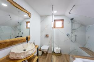 a bathroom with a shower and a sink at Casa Maya Transilvania in Sighişoara