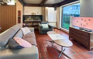 Posezení v ubytování Gorgeous Apartment In Bastogne With House A Panoramic View