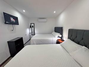Postel nebo postele na pokoji v ubytování Surf Ranch Tamarindo