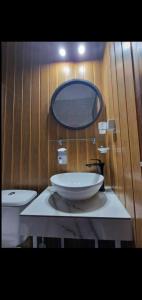 a bathroom with a large white sink and a mirror at Ap Central Traian Moșoiu 2 Parcare proprie in Cluj-Napoca +19 photos
