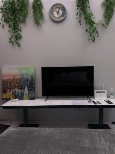 a table in a living room with a clock on the wall at Vi Luxury Room in Pagani
