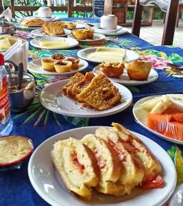 a blue table with plates of food on it at Pousada Pérola do Atlântico in Ilha de Boipeba
