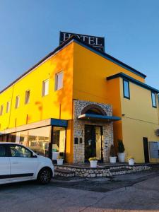 Budova, v ktorej sa hotel nachádza