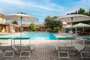 The swimming pool at or close to Ombra Verde Residence e B&B