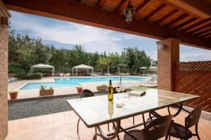 The swimming pool at or close to Ombra Verde Residence e B&B