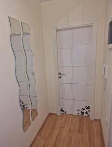a room with a door and a shower in it at Apartman Samantha in Vinkovci