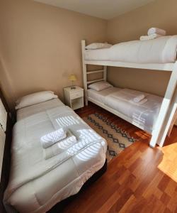 Una cama o camas cuchetas en una habitación  de Cabañas La Chacra