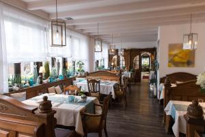 a dining room with tables and chairs and windows at Hotel Trapp in Rüdesheim am Rhein