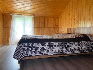 a bedroom with a bed in a wooden room at MTIRALA HOTEL ZIPO in Ch'ak'vist'avi