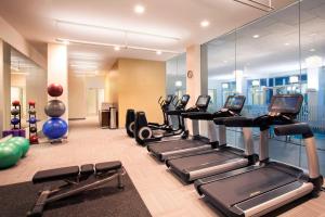 Fitness centrum a/nebo fitness zařízení v ubytování Element Boston Seaport District