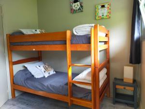 a couple of bunk beds in a room at Le gite des Mousquetaires in Lanne