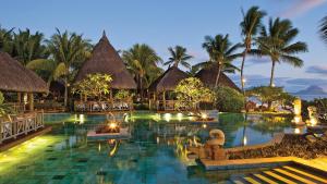 La Pirogue Mauritius内部或周边的泳池