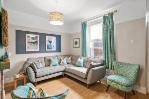 a living room with a couch and a chair at 3 - Bed Spacious Luxury Townhouse, Great for Contractors & Groups l Sleeps 6 with Free Parking - Blue Puffin Stays in Portsmouth