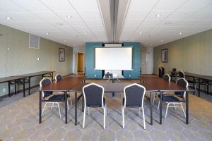 Konferenční prostory v ubytování Fairfield Inn & Suites by Marriott Airdrie + 37 fotografií