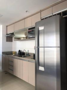 Kuchyň nebo kuchyňský kout v ubytování Lindo Apartamento Águas Claras em Shopping - Completo!