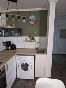 a kitchen with a washing machine and a sink at Appartment mit Charme am Strand in La Pared