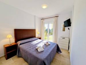 En eller flere senge i et værelse på Ground floor Apt in Atalaya + 30 billeder