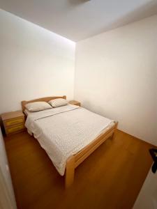 Divčibarski raj客房内的一张或多张床位