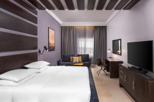 Four Points by Sheraton Lagosにあるテレビまたはエンターテインメントセンター