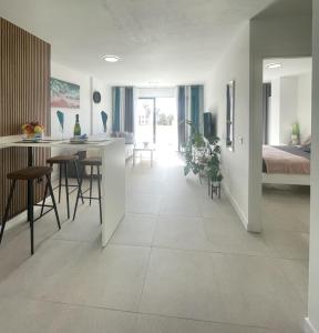 a room with a kitchen and a bedroom with a bed at Royal View Apartment - Playa de Las Americas in Playa de las Americas