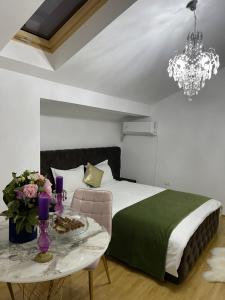 Vila Zoe BucharestAirport&Therme&Parking Otopeni客房内的一张或多张床位