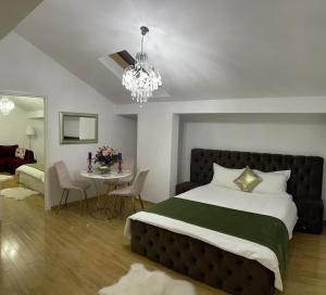 Vila Zoe BucharestAirport&Therme&Parking Otopeni客房内的一张或多张床位
