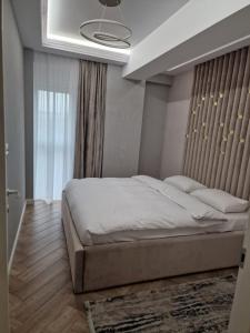 a bedroom with a large bed in a room at Freya Residence in Iaşi
