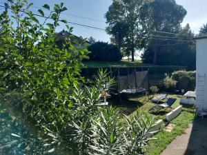 a garden with two chairs and a fence at Vacances entre plage et montagnes in Baigts-de-Béarn