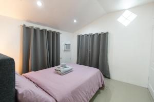 Postel nebo postele na pokoji v ubytování Whitehaus BnB