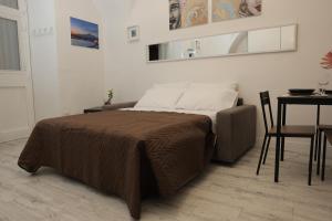 Un pat sau paturi într-o cameră la MOUSUITE