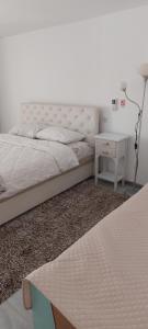 Postel nebo postele na pokoji v ubytování Fontana Apartman