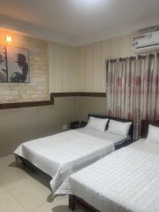 Ein Bett oder Betten in einem Zimmer der Unterkunft Khách sạn Tân Kim Chung